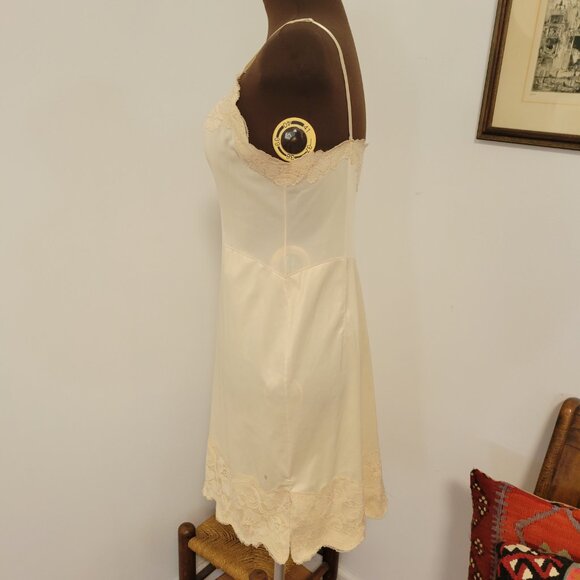 Vintage Ladies Full Slip Size 8-10 - Picture 3 of 7
